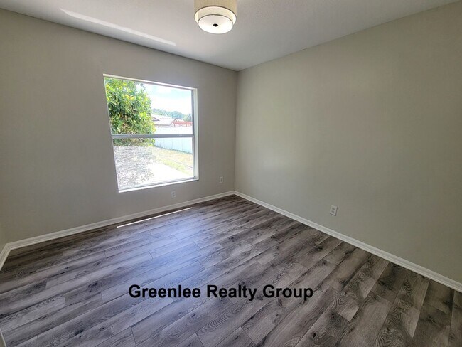 Building Photo - Spacious 3 Bed / 2 Bath pool home with lawn and pool care included in beautiful Rosewood at River...