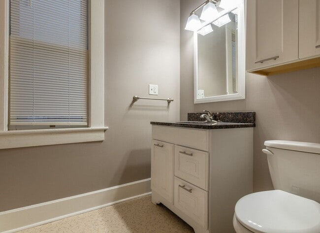 Building Photo - 204 N Columbus St