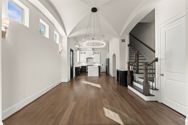 Building Photo - 1902 W 25th St