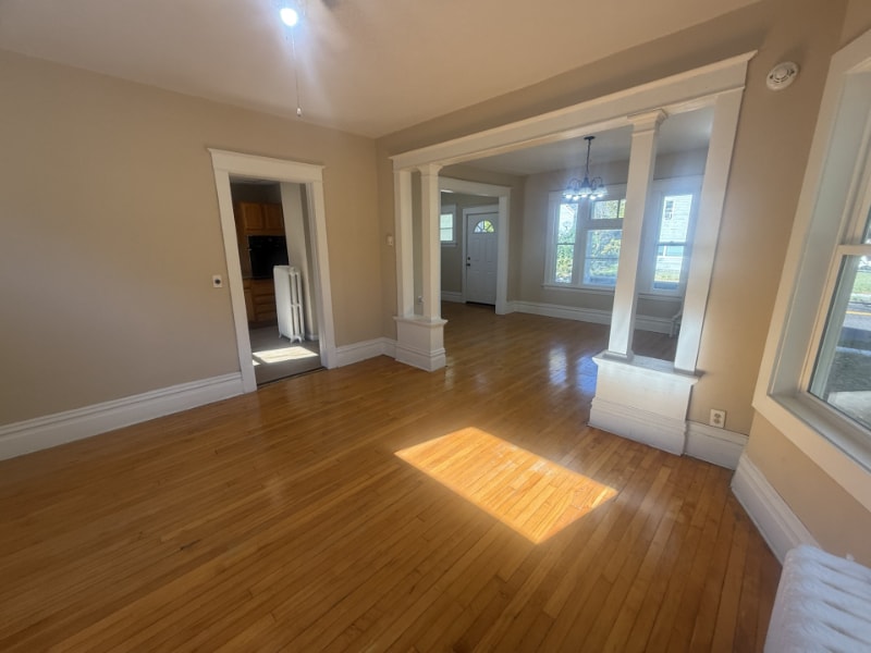 Building Photo - 350 George St W