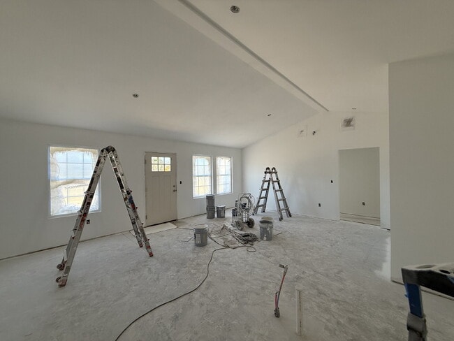 Building Photo - Patio Home in Hollister (4 Bedrooms withou...