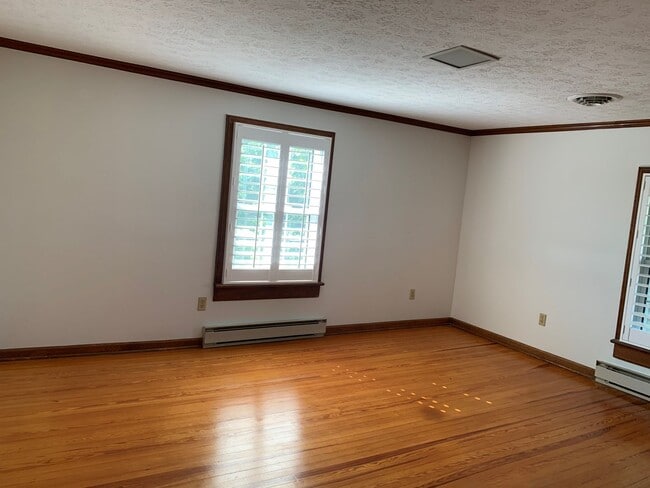 Building Photo - 2 Story Historic Home Near New London Academy