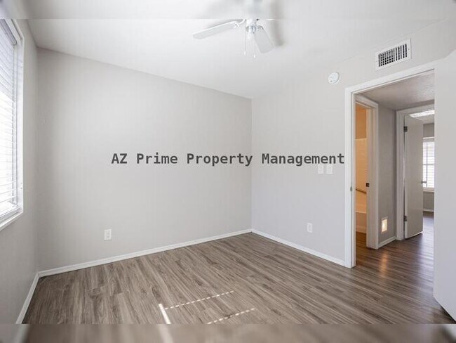 Building Photo - 619 E Jensen St