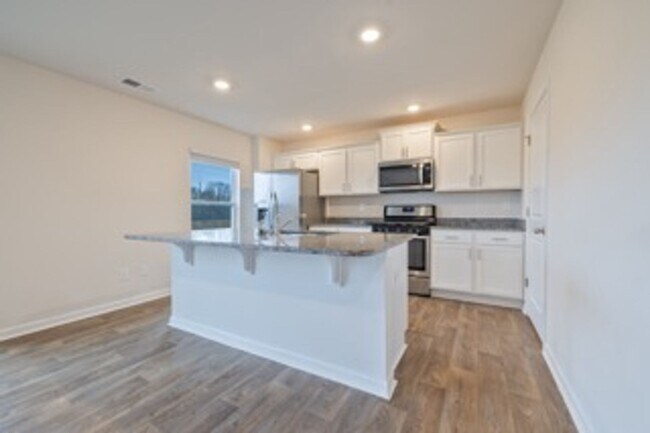 Building Photo - 4 Bedroom Home in Pendleton, SC