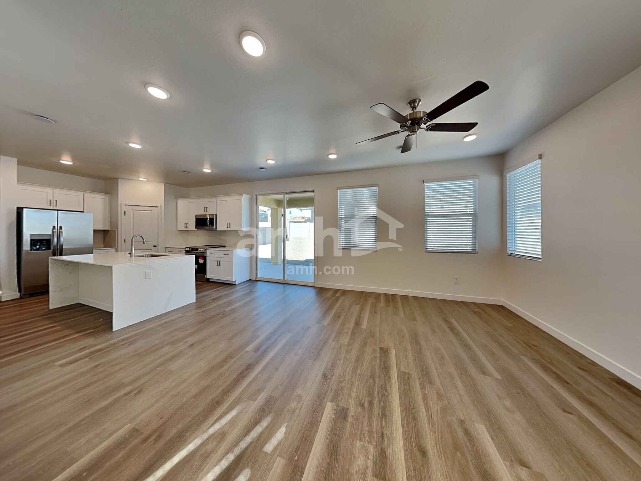Building Photo - 18450 W El Cortez Pl