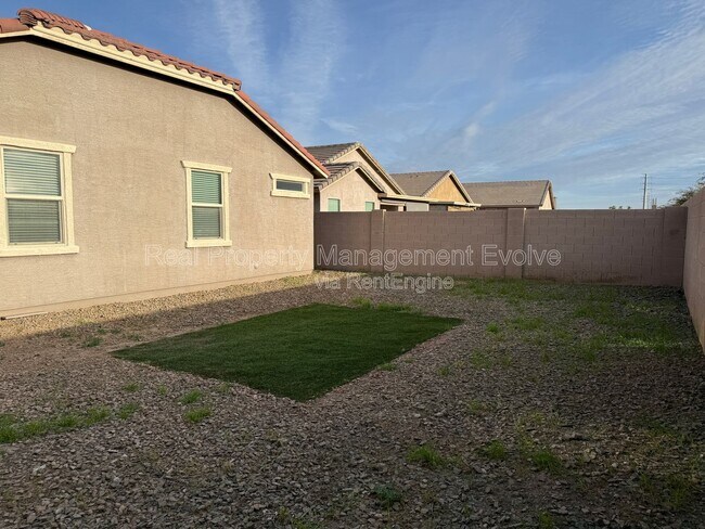 Building Photo - 36812 Yellowstone Dr