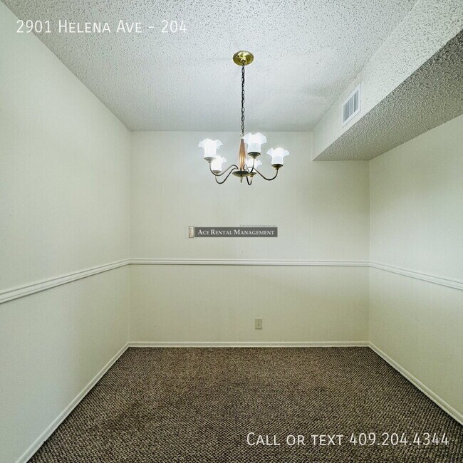 Building Photo - 2901 Helena Ave