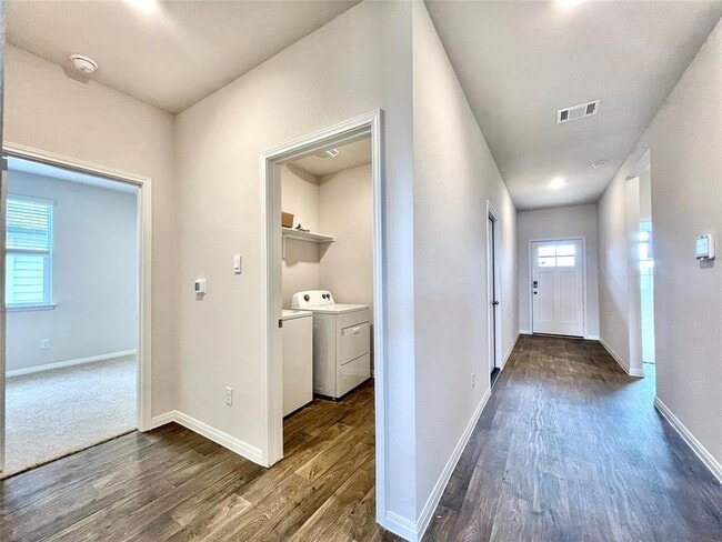 Building Photo - 467 Evergreen Sumac Lp