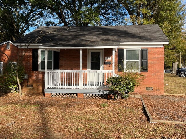 Primary Photo - 2 Bedroom House, minutes from Uptown in Gr...