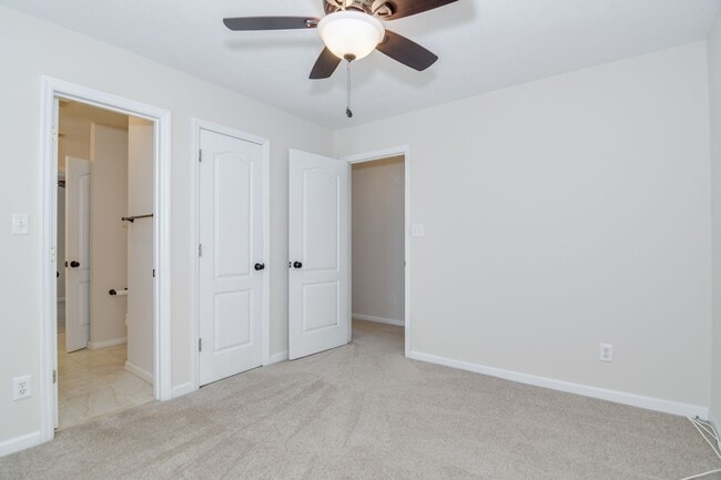 Building Photo - 3 Bedroom Near Downstown