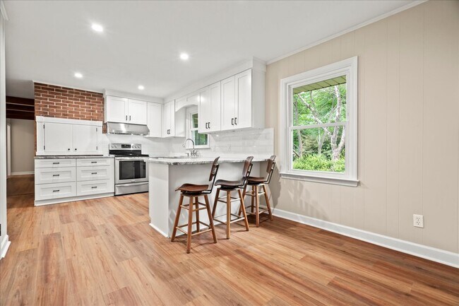 Building Photo - 511 Arbor Dr