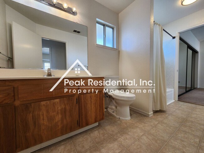 Building Photo - A Very Nice Lincoln 3bd/2ba House with 2-Car Garage