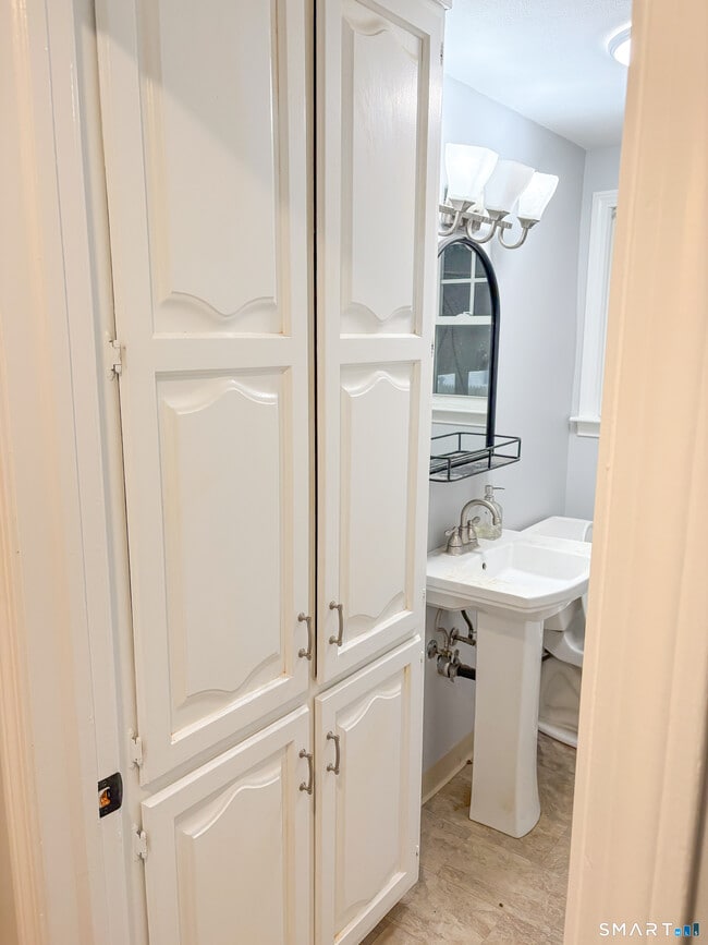 Building Photo - 37 Mathewson Ave