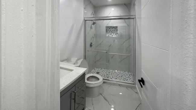 Building Photo - 4-bedroom, 2-bathroom