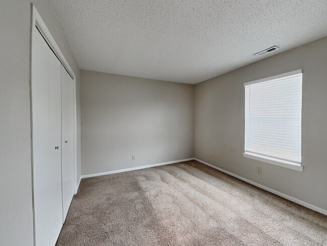 Building Photo - 4073 FairOaks Dr