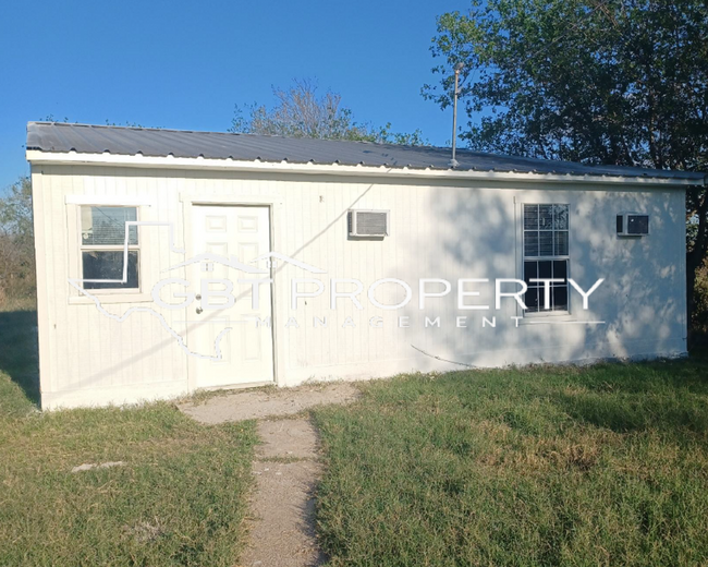 Building Photo - Giant House with separate mother in law su...