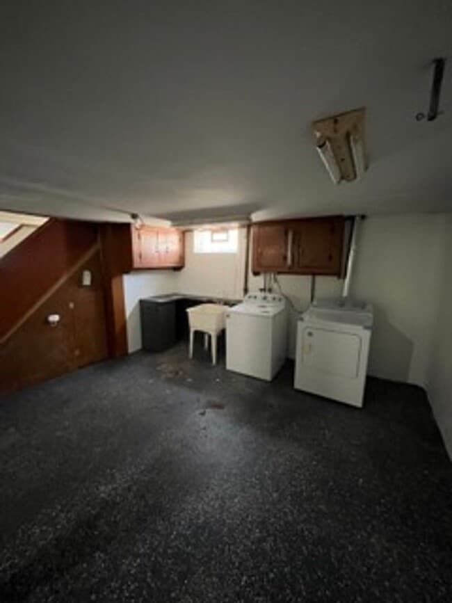 Building Photo - Beautifully maintained 3 bed - 1.5 Bath in Lincoln Park!