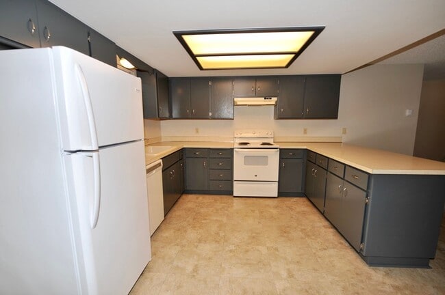 Building Photo - 2 bed 2 bath Hayden rancher duplex