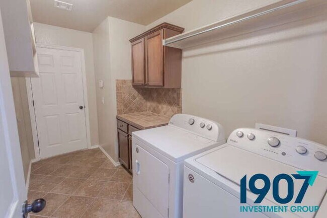Building Photo - Stunning 3-Bedroom Home in OKC with Modern...