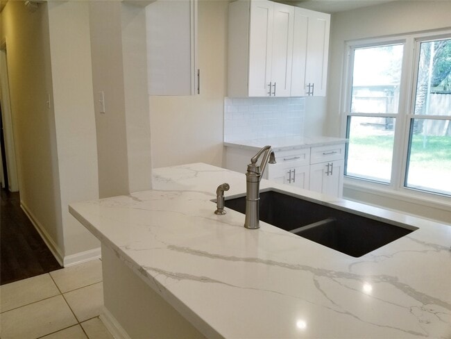 Building Photo - 3731 Westheimer Pl Dr