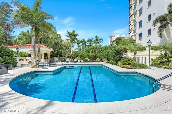 Building Photo - 8720 Bay Colony Dr