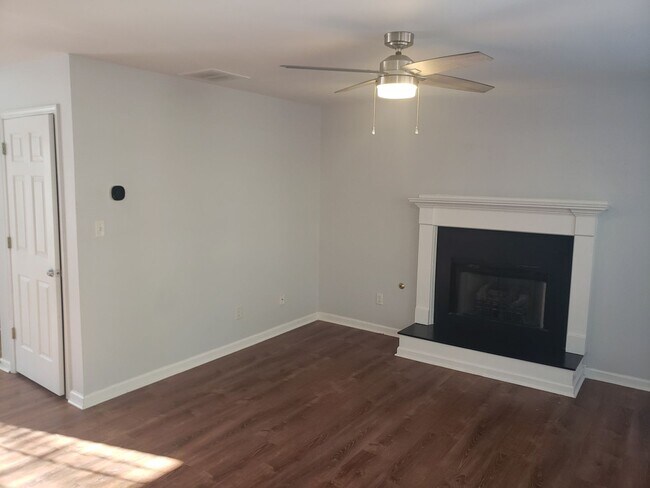 Building Photo - THE GOOD LIFE IN FAIRBURN