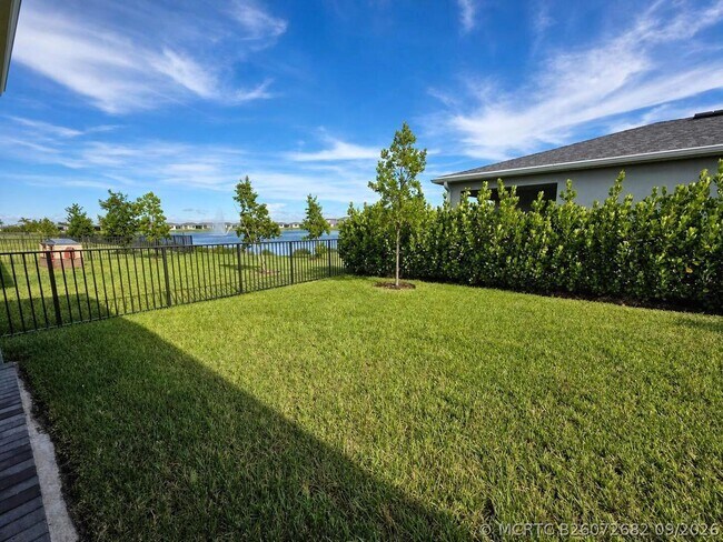 Building Photo - 9555 SW Indra Wy