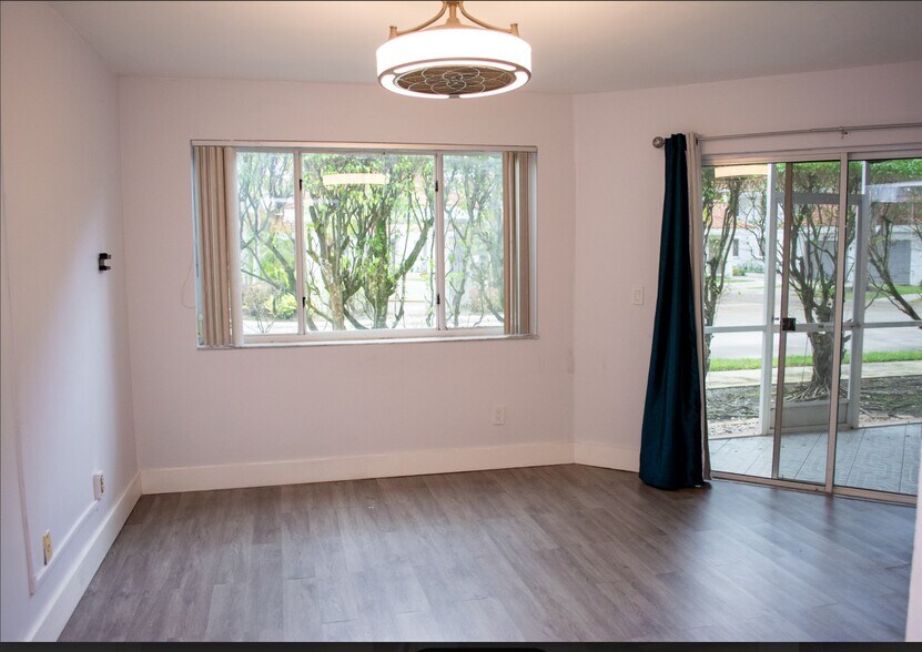 Master Bedroom - 992 NW 93rd Ave