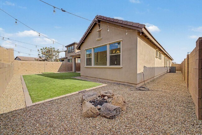 Building Photo - 6954 W Maya Way