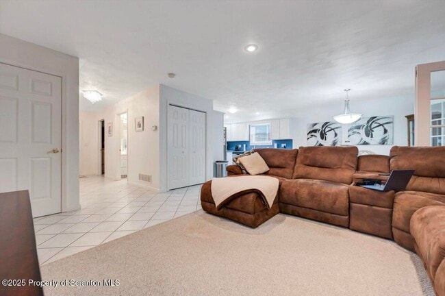 Building Photo - 11 Gilroy St