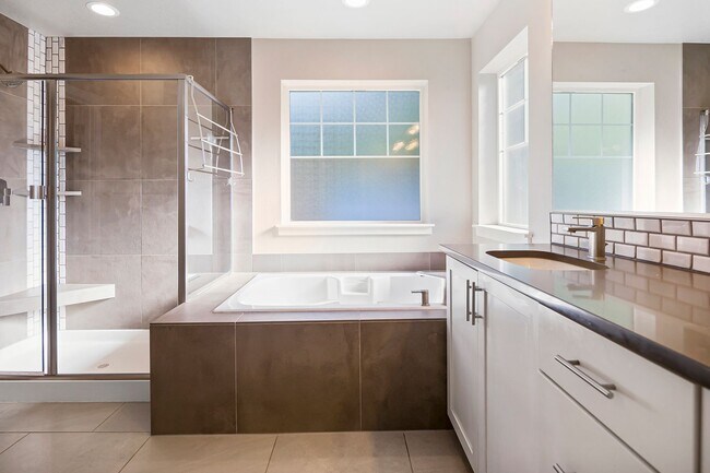 Building Photo - Stunning 3BD/3BATH Home in the Heart of Hi...