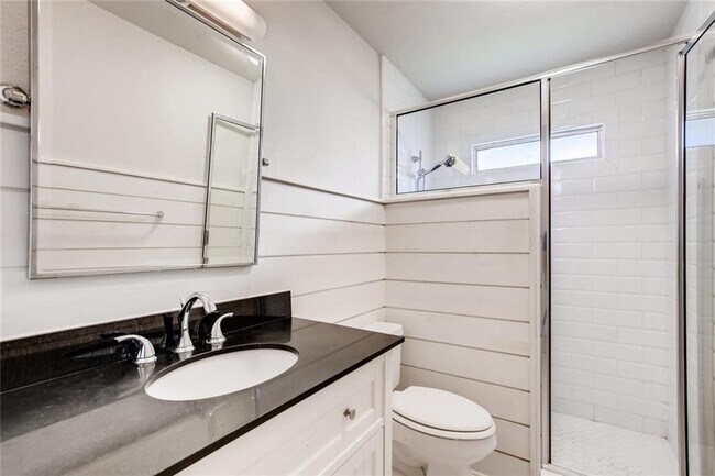 Building Photo - 11401 Oak Knoll Dr
