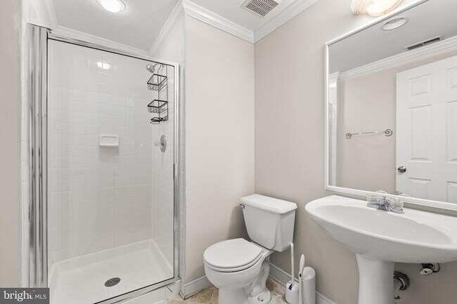 Building Photo - 211 W Hill St