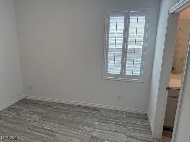 Building Photo - 212 Palisade Fls Ave