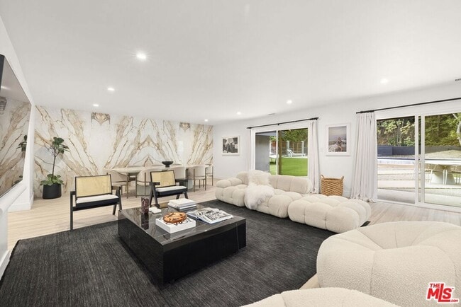 Building Photo - 9289 Swallow Dr