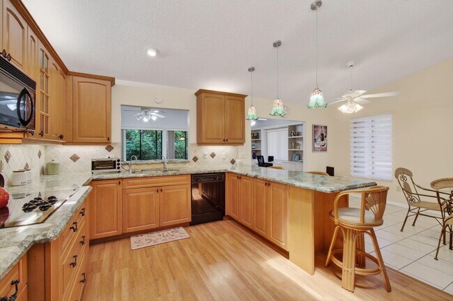 Building Photo - 2925 Riviera Dr