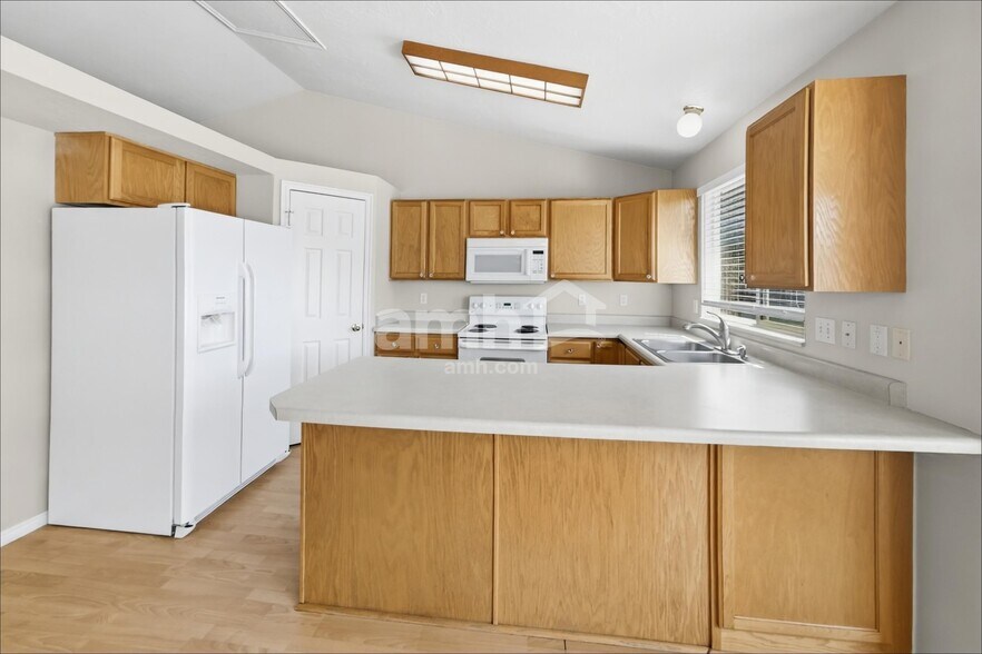 Building Photo - 2475 W 1325 N