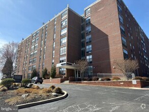 Building Photo - 6100 Henry Ave