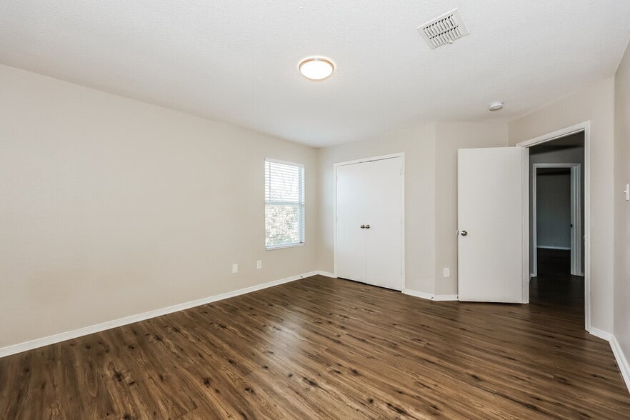 Building Photo - 8764 Stonebriar Ln