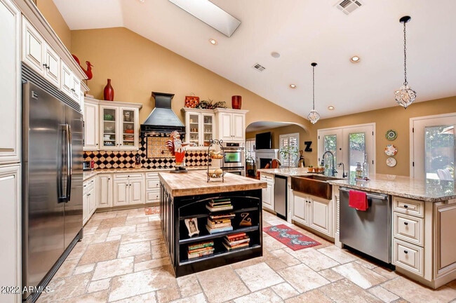 Building Photo - 3437 E Equestrian Trail