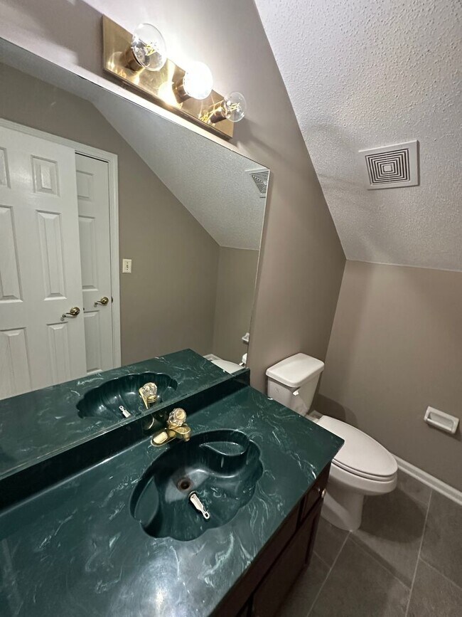 Building Photo - Elegant 4 BR w/POOL MAINTENANCE INCLUDED near Cherokee Valley Golf Club