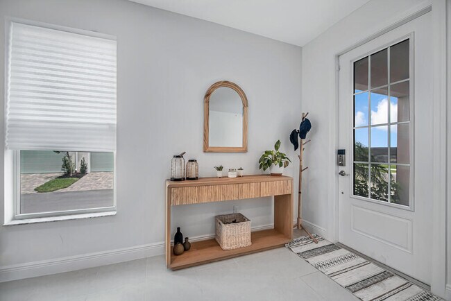 Building Photo - 930 SW Pr Ave