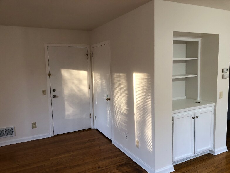 Building Photo - 2413 Brentwood Pkwy