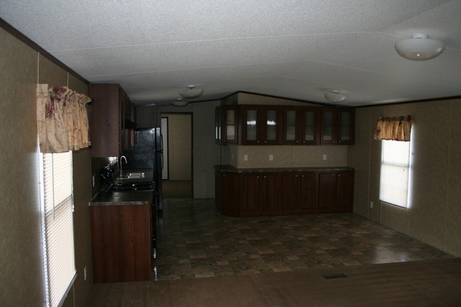 Kitchen/Dining Area - Tri City Mobile Home Park