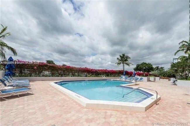 Building Photo - 5700 Collins Ave