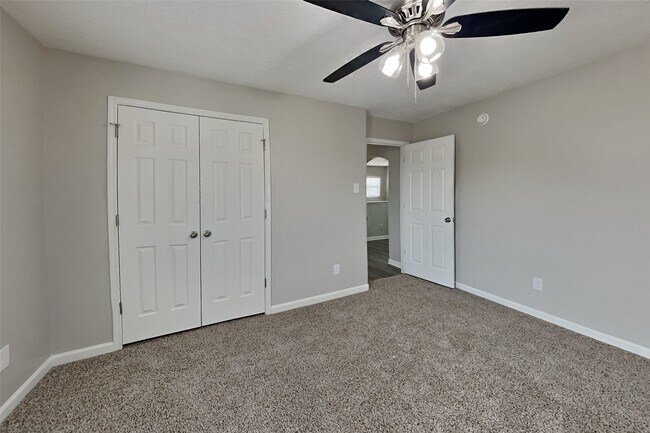 Building Photo - 8618 Cedar Walk Dr