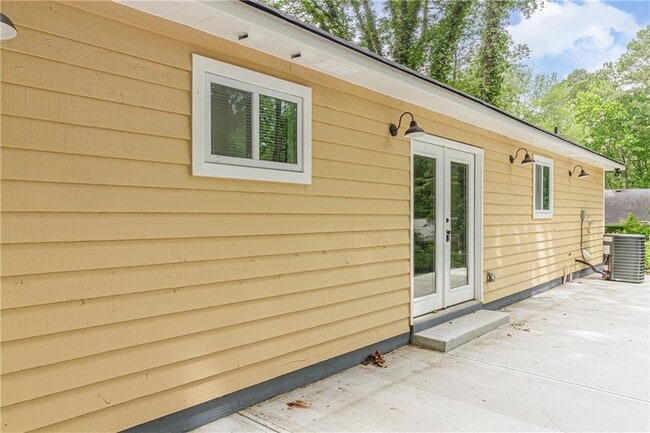 Building Photo - 1540 Spender Dr