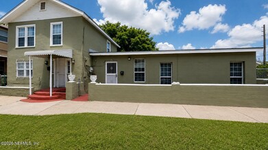 Building Photo - 1049 Pippin St