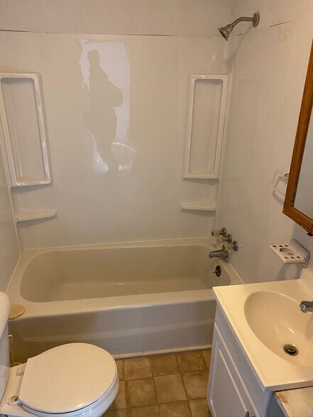 Building Photo - 1645 Cottage Ave