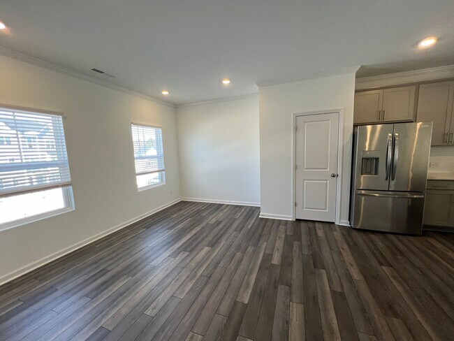 Building Photo - 815 Basswood Gln Trl